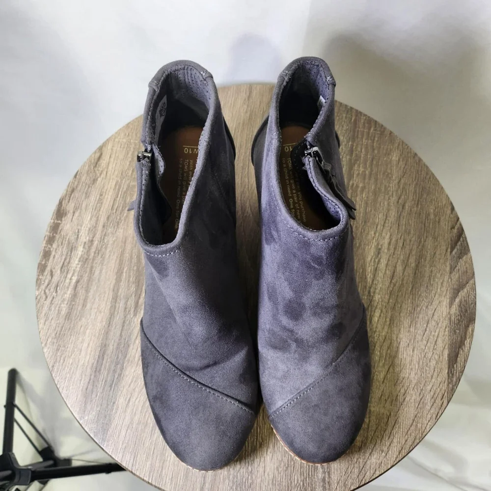 Toms Grey Faux Suede Wedge Heel Ankle Side Zip Booties Shoe size 10